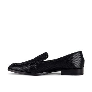 Beny Loafer in Onyx
Dolce Vita